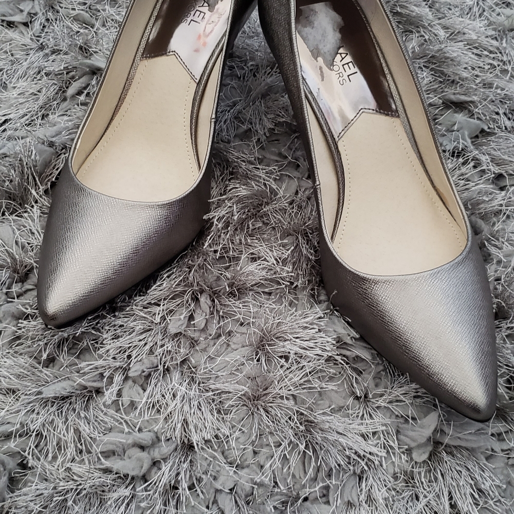 Micheal Kors pewter heels